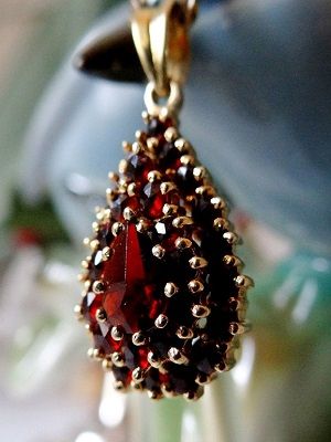 подвеска с пиропом