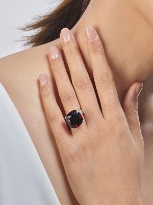 кольцо с пиропом