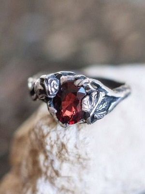 Пироп для Девы: совместимость, подходит или нет