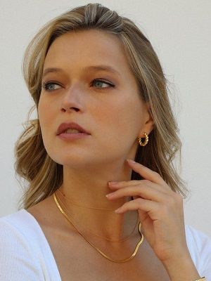 Ювелирный офисный дресс-код: какие серьги уместно носить в офис