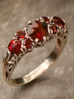 кольцо с пиропом