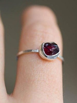 кольцо с пиропом
