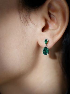 Серьги-капли с изумрудом