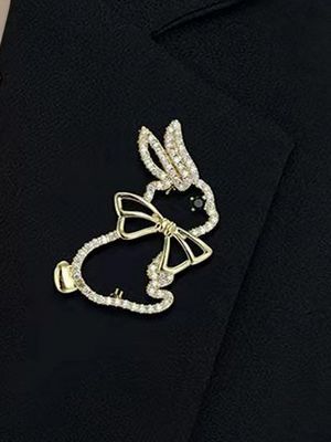 брошь в форме кролика