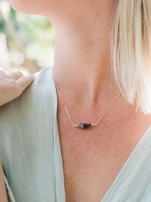 колье с иолитом