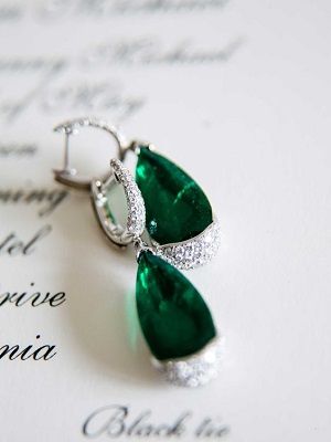 Серьги-капли с изумрудом