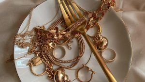 6 украшений в стиле унисекс, необходимых каждому гардеробу