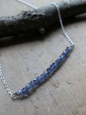 колье с иолитом