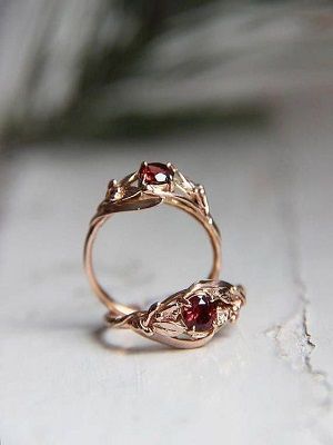 кольцо с пиропом