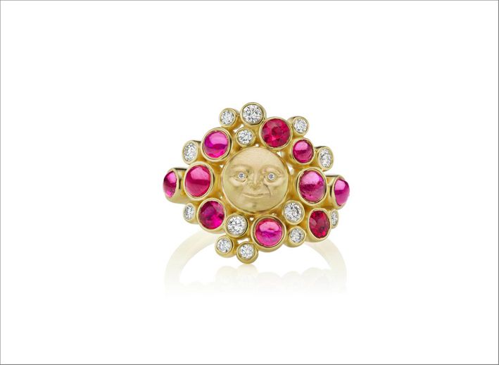 Кольцо из желтого золота 18 карат с рубинами и бриллиантами Кольцо из желтого золота 18 карат с рубинами и бриллиантами