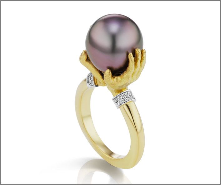 Золотое кольцо с таитянской жемчужиной Золотое кольцо с таитянской жемчужиной