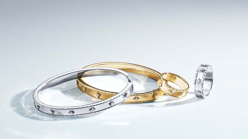 Новая коллекция Sol от Brilliant Earth вдохновлена солнцем, а также светом звезд, который виден в этих украшениях с мотивом Полярной звезды Новая коллекция Sol от Brilliant Earth вдохновлена солнцем, а также светом звезд, который виден в этих украшениях с мотивом Полярной звезды