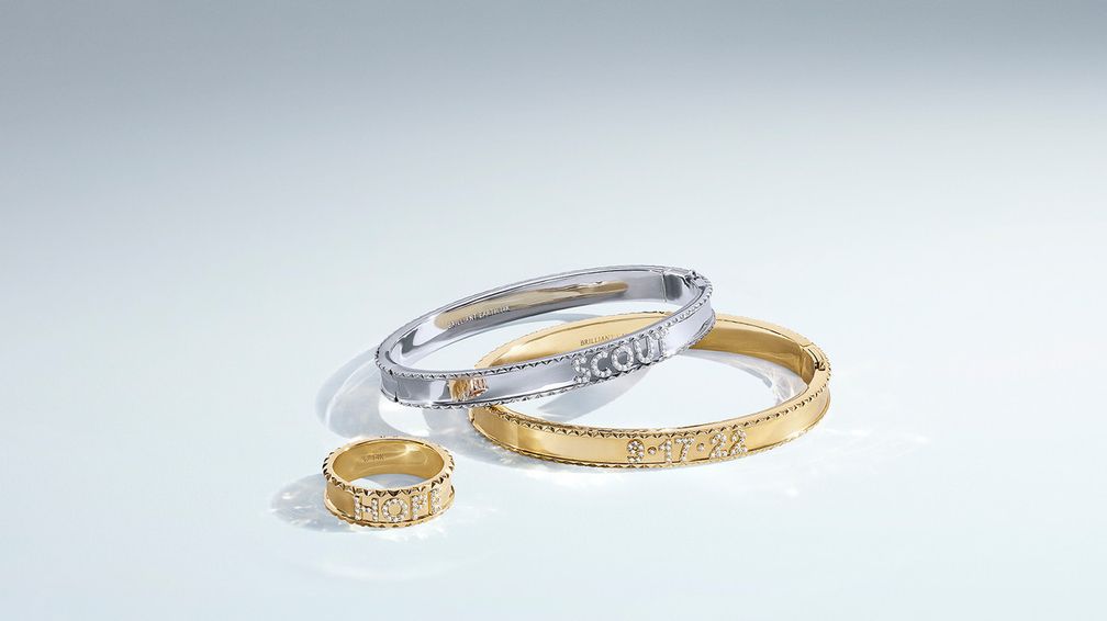 Для придания индивидуальности украшениям из коллекции Sol покупатели могут добавить на кольца и браслеты буквы с бриллиантами Для придания индивидуальности украшениям из коллекции Sol покупатели могут добавить на кольца и браслеты буквы с бриллиантами