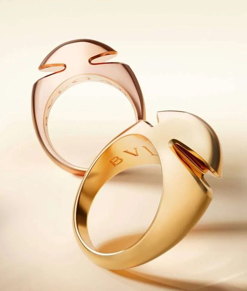 Скульптурные изгибы камней огранки кабошон и новая коллекция Cabochon напоминают купола знаменитых соборов Рима Скульптурные изгибы камней огранки кабошон и новая коллекция Cabochon напоминают купола знаменитых соборов Рима