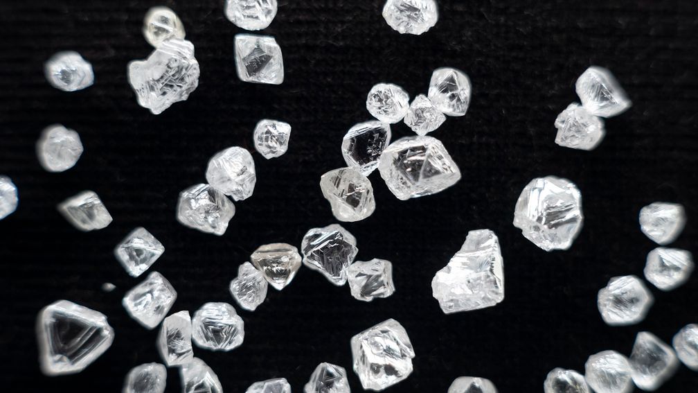 De Beers приостанавливает онлайн-аукционы в связи с падением продаж