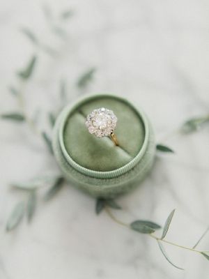 Помолвочные кольца с бриллиантом: как грамотно выбрать и носить