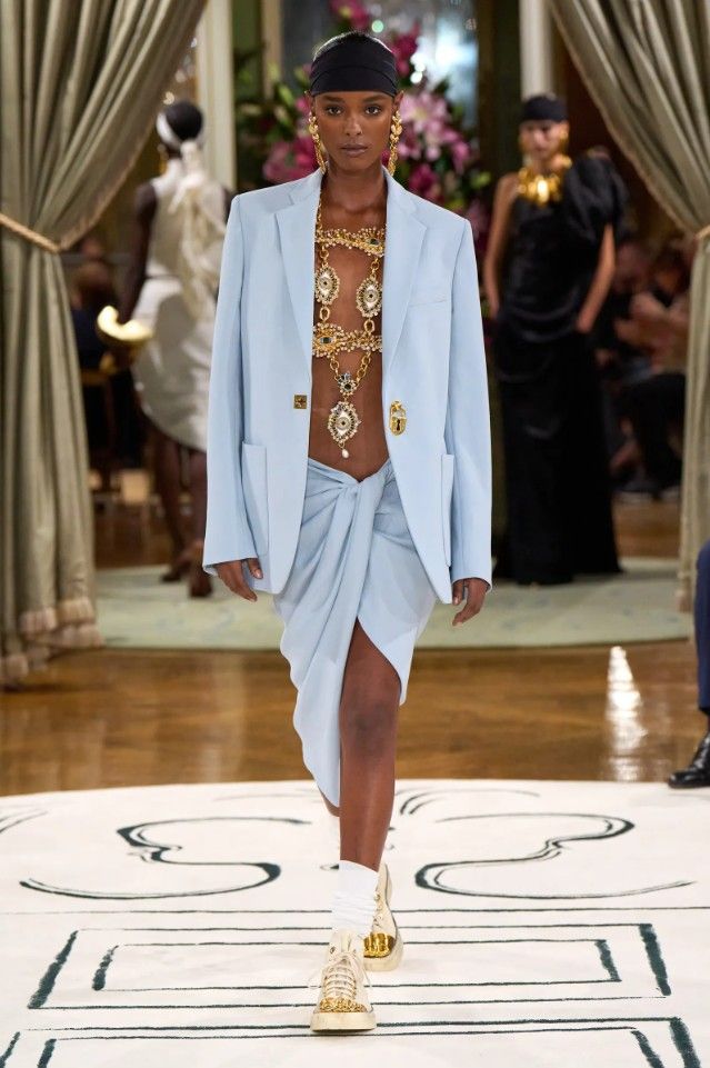 Показ коллекции Schiaparelli весна/лето – 2024 Показ коллекции Schiaparelli весна/лето – 2024