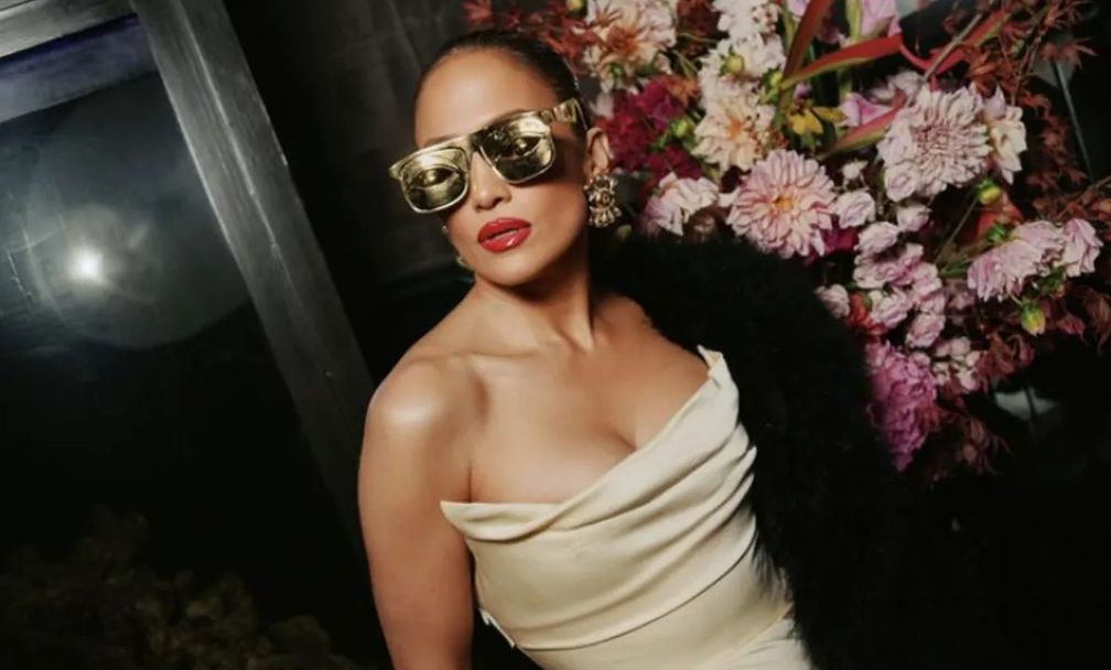 Дженнифер Лопес в очках Schiaparelli Дженнифер Лопес в очках Schiaparelli