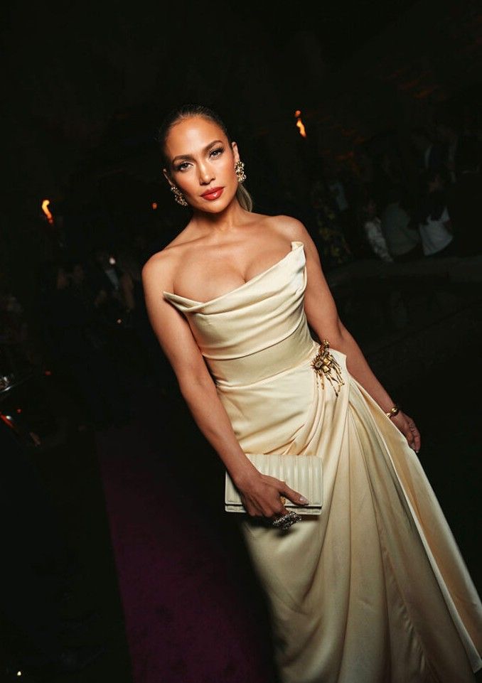 Дженнифер Лопес в украшениях Schiaparelli Дженнифер Лопес в украшениях Schiaparelli