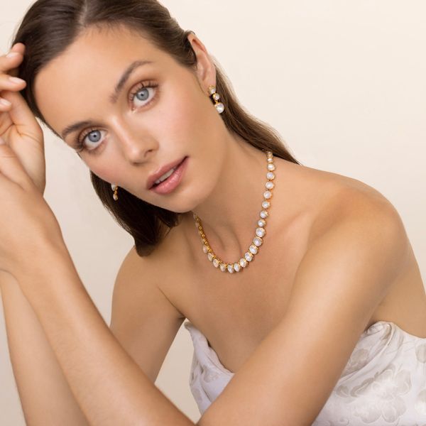 Свадебный дебют бренда Larkspur & Hawk сочетает в себе новизну и сентиментальность