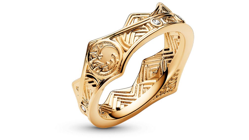 На этом кольце House of the Dragon Crown изображен символ Дома Таргариенов — трехголовый дракон На этом кольце House of the Dragon Crown изображен символ Дома Таргариенов — трехголовый дракон