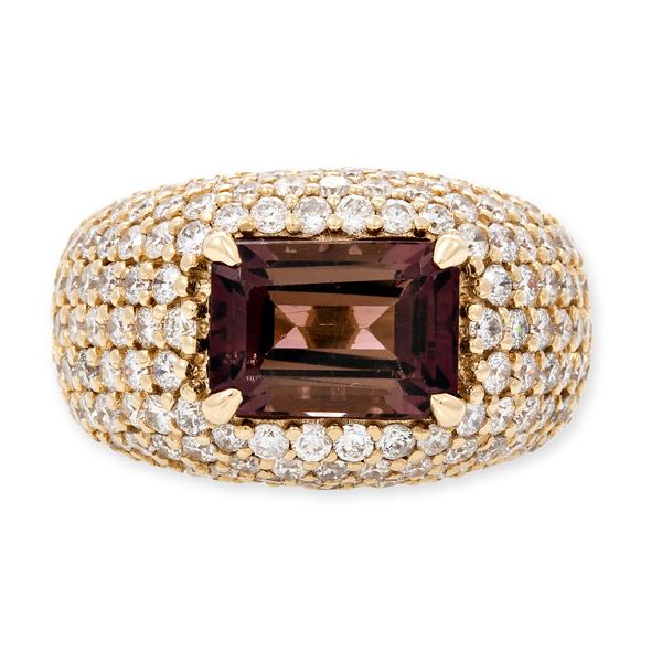 Кольцо от Jacquie Aiche из желтого золота с пурпурным турмалином изумрудной огранки и бриллиантами Кольцо от Jacquie Aiche из желтого золота с пурпурным турмалином изумрудной огранки и бриллиантами