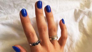 Какие кольца лучше выбирать к синему маникюру Какие кольца лучше выбирать к синему маникюру