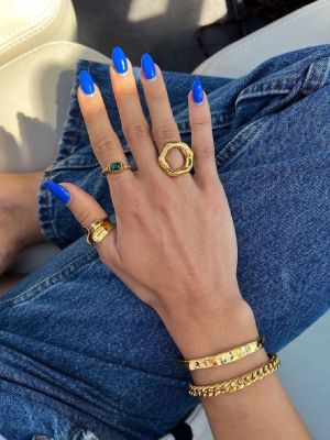 Какие кольца лучше выбирать к синему маникюру