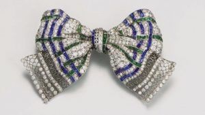 Ювелирные броши с лентами: какие бывают, как выбрать и носить