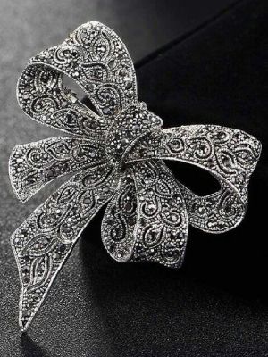 брошь с лентами