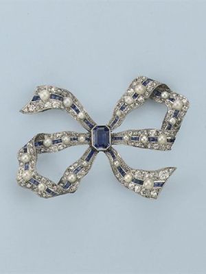 брошь с лентами