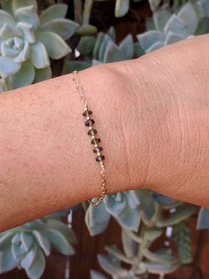 браслет с молдавитом