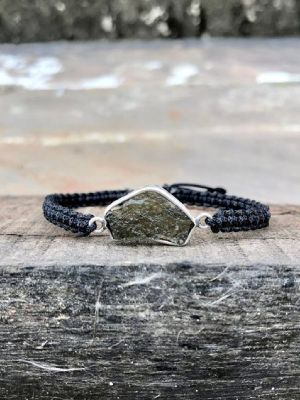 браслет с молдавитом