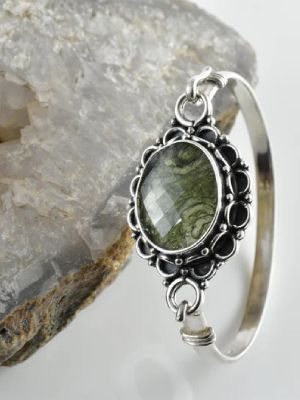 Браслет с молдавитом