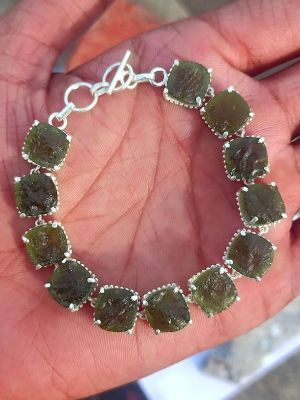 Браслет с молдавитом