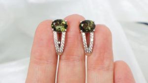 Серьги с молдавитом: какие бывают, как выбрать и носить Серьги с молдавитом: какие бывают, как выбрать и носить