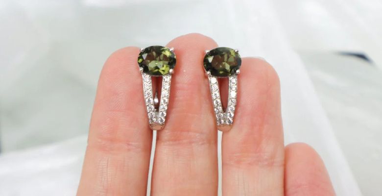 Серьги с молдавитом