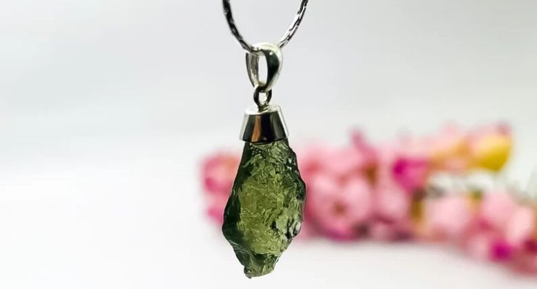 Подвески с молдавитом