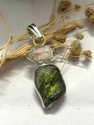 подвеска с молдавитом