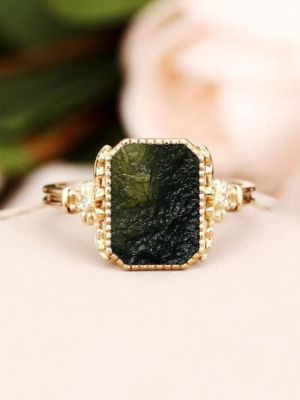 кольцо с молдавитом