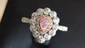 Помолвочные кольца с розовым бриллиантом: как грамотно выбрать и носить Помолвочные кольца с розовым бриллиантом: как грамотно выбрать и носить