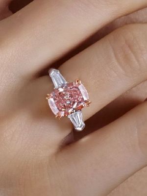 Помолвочные кольца с розовым бриллиантом: как грамотно выбрать и носить