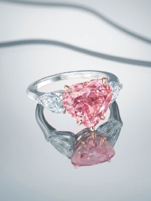 Помолвочное кольцо с розовым бриллиантом