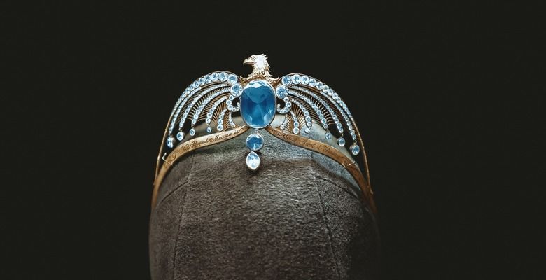 Символика сапфиров: какие значения и свойства приписываются этому камню в разных культурах?