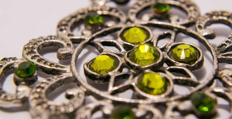 Молдавит для Весов: совместимость, подходит или нет