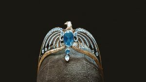 Сапфиры в народной мудрости: верования и суеверия, связанные с этим драгоценным камнем