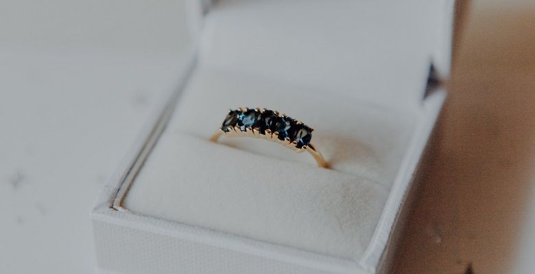 Сапфиры и их влияние на эмоции: как сапфиры влияют на наше настроение и эмоциональное состояние