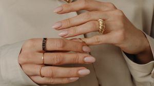 Какие кольца лучше выбирать к длинному маникюру Какие кольца лучше выбирать к длинному маникюру