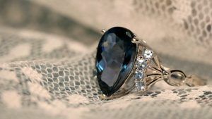 Сапфиры и мода: как сапфиры используются в модных дизайнах и аксессуарах