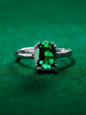 кольцо с изумрудом